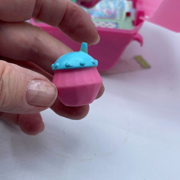 Cry Baby Icy World in case with shoes, bottle & crown - Picture 11 of 11